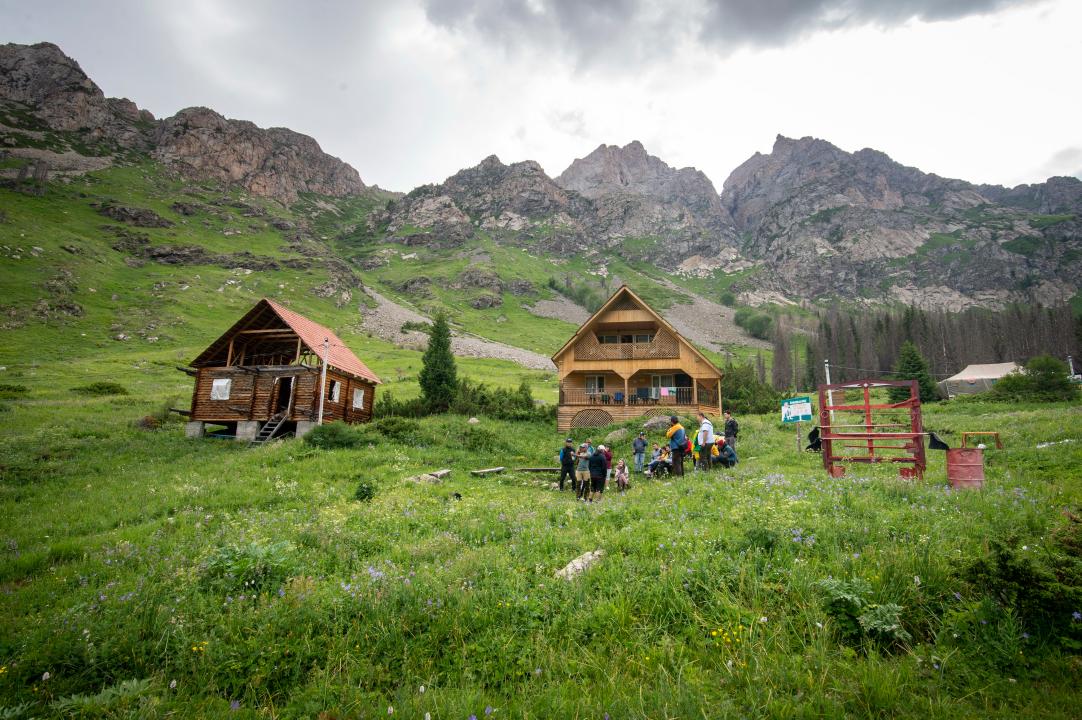 Жетісудағы экологиялық туризм: ұлттық парктерге келушілер саны бір жылда 40 мыңға жетті